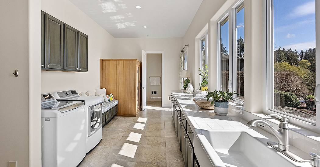 64-web-or-mls-12513-101st-ave-ct-nw.jpg