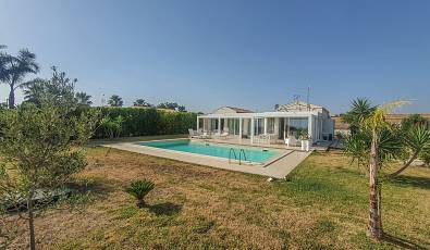 Magnificent modern villa with swimming pool, just 3 km from the center of Marina di Ragusa