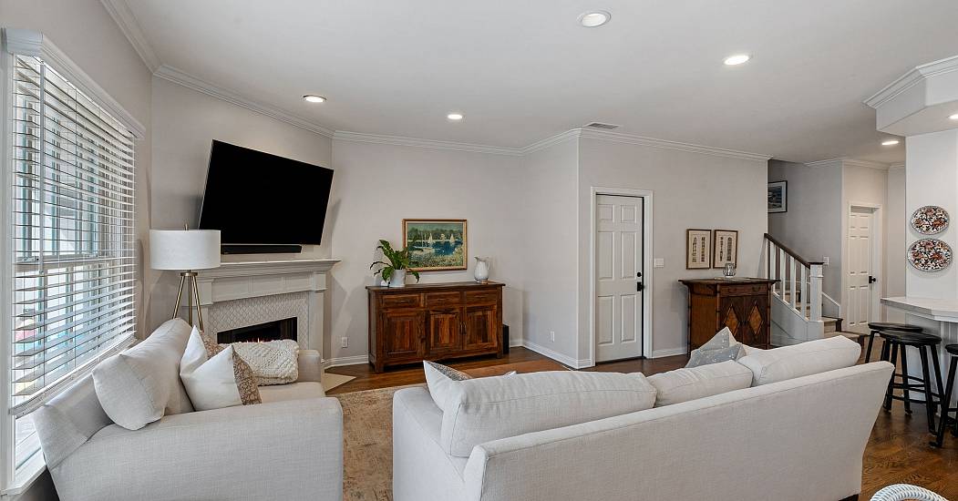 1121 Princeton Street 4-11.jpg