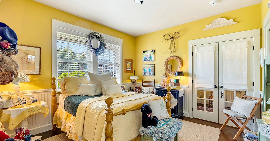 43-web-or-mls-5295 Drummond Dr-42.jpg
