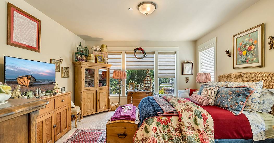 35-web-or-mls-5295 Drummond Dr-34.jpg