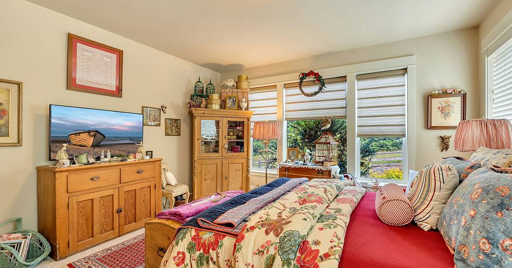 37-web-or-mls-5295 Drummond Dr-36.jpg