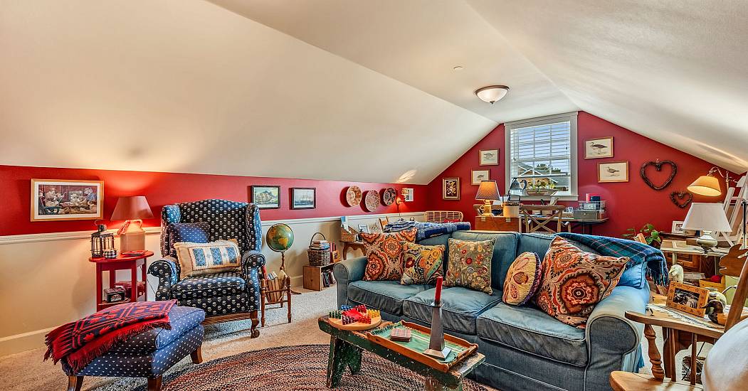 50-web-or-mls-5295 Drummond Dr-49.jpg