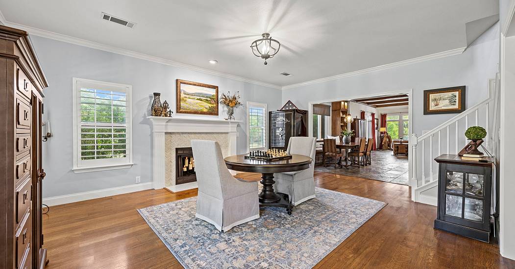 18-web-or-mls-560-e-jernigan-rd.jpg