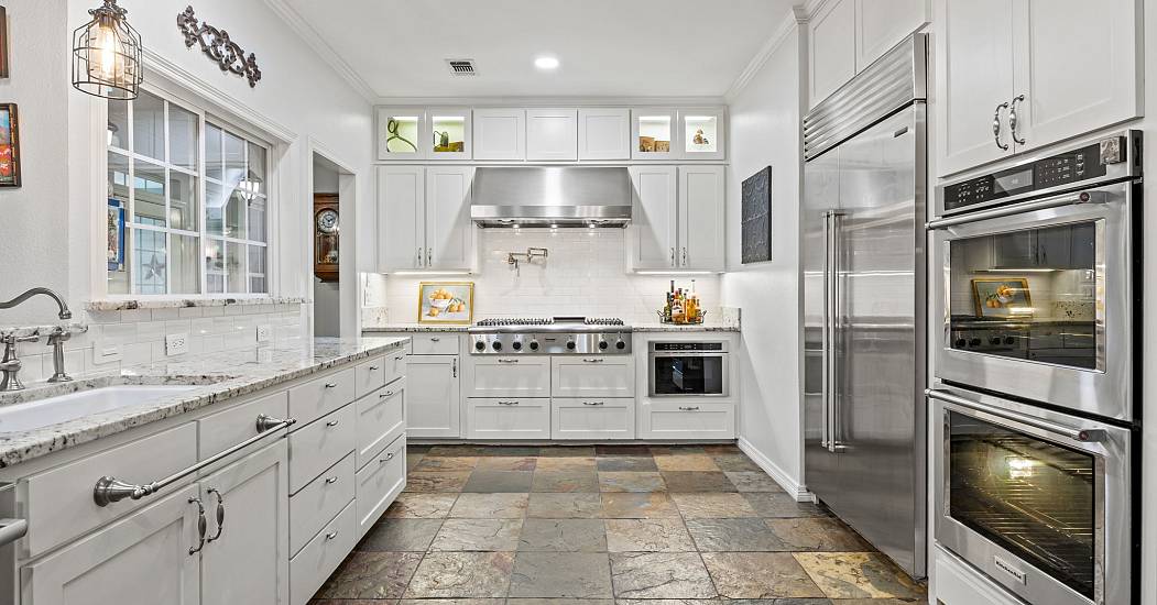 13-web-or-mls-560-e-jernigan-rd.jpg