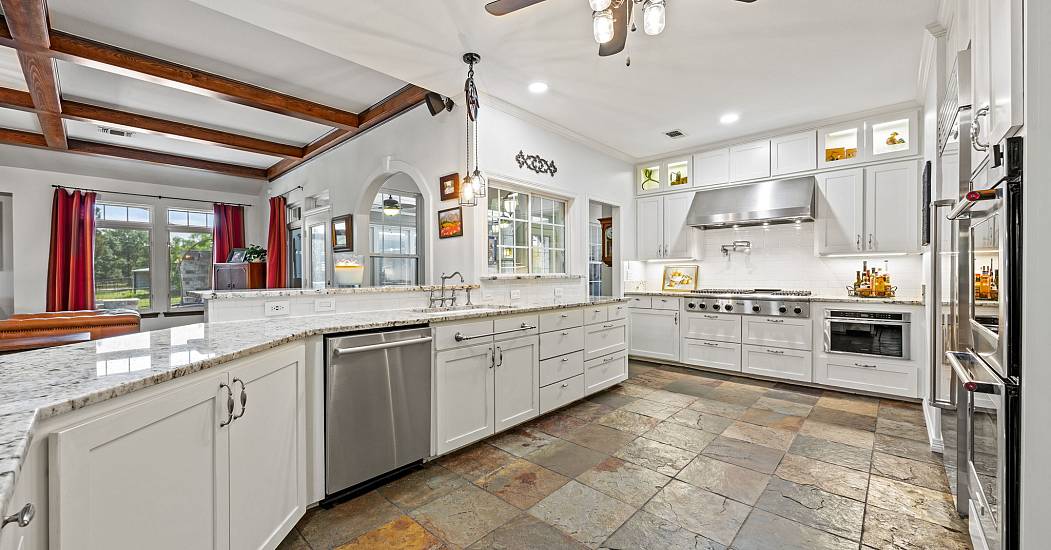 12-web-or-mls-560-e-jernigan-rd.jpg