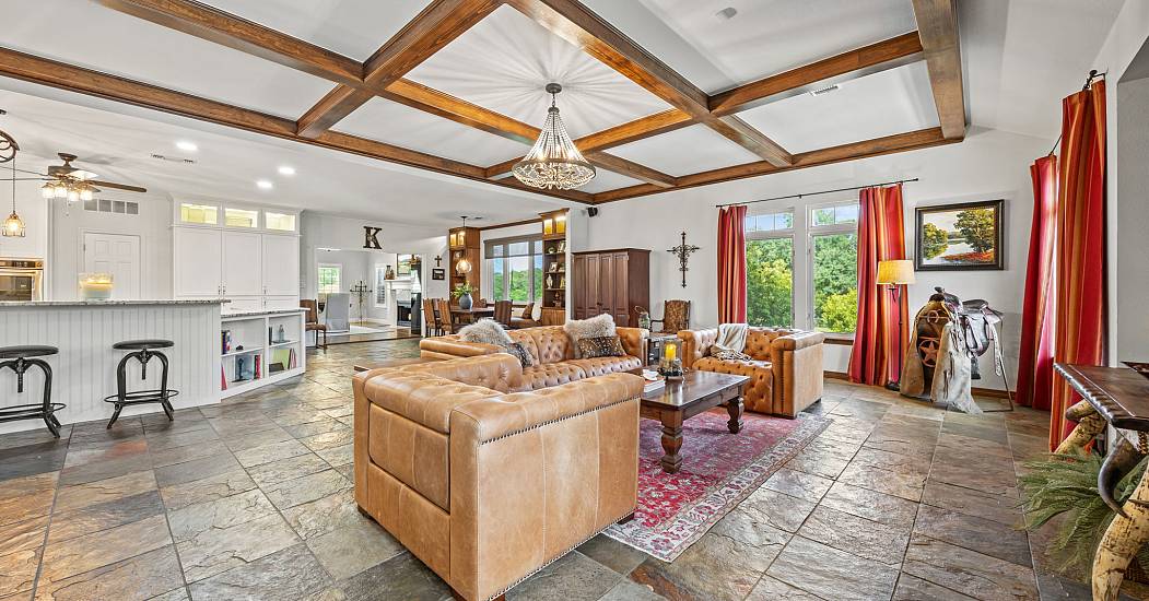 8-web-or-mls-560-e-jernigan-rd.jpg