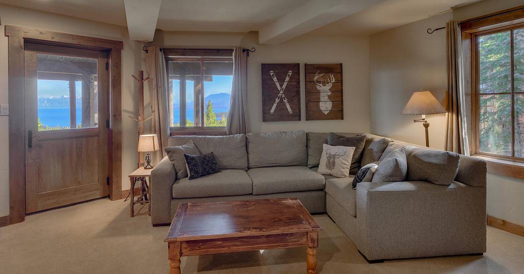 017-028-Family Room-1500x1000.jpg