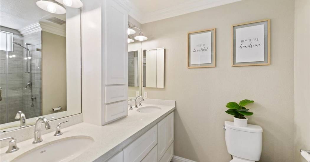 20-Primary Bath.jpg