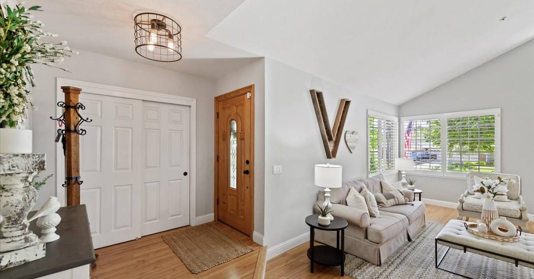 03-Entry and Living.jpg