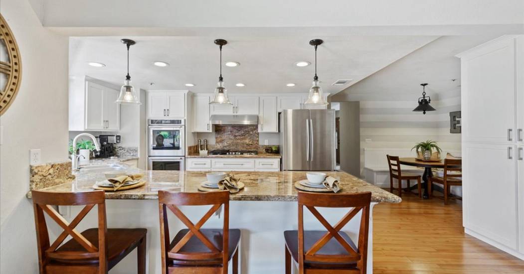 13-Kitchen.jpg