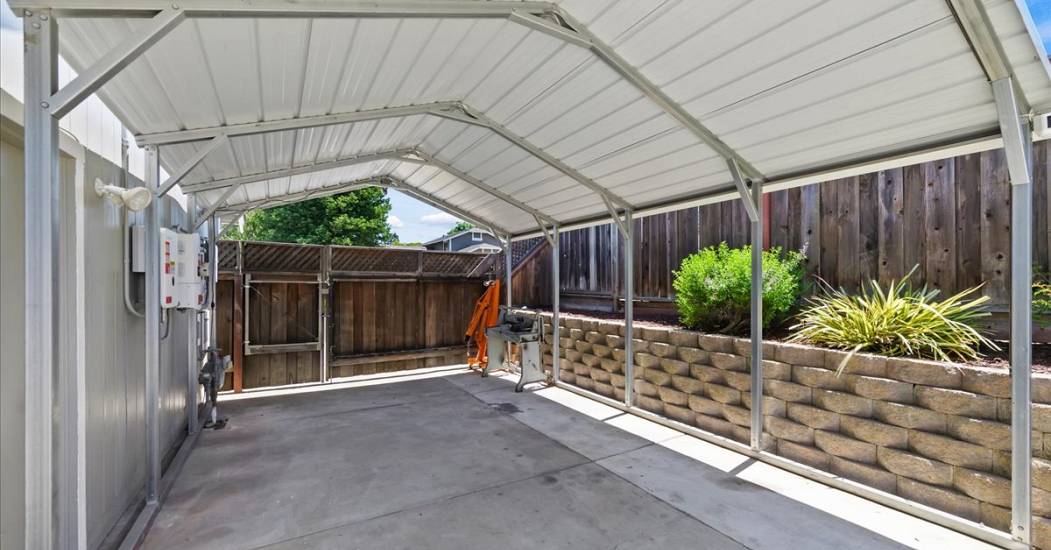 31-Covered Side Access.jpg