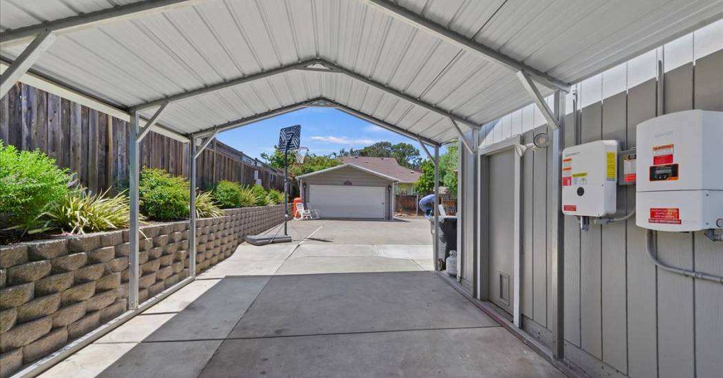 32-Covered Side Access.jpg