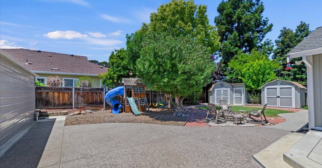 27-Patio and Backyard.jpg