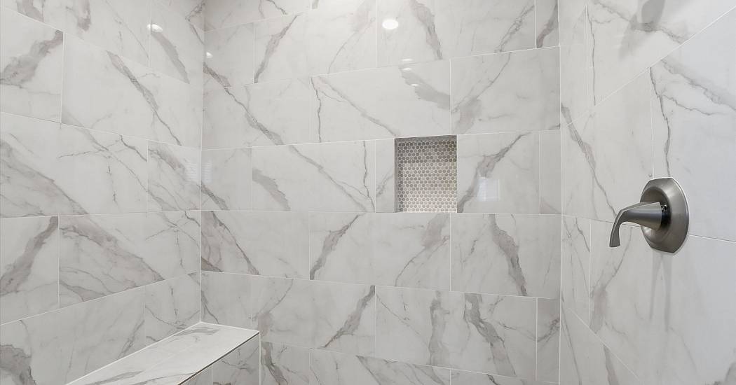 15-438 Amanda Cir-74.jpg
