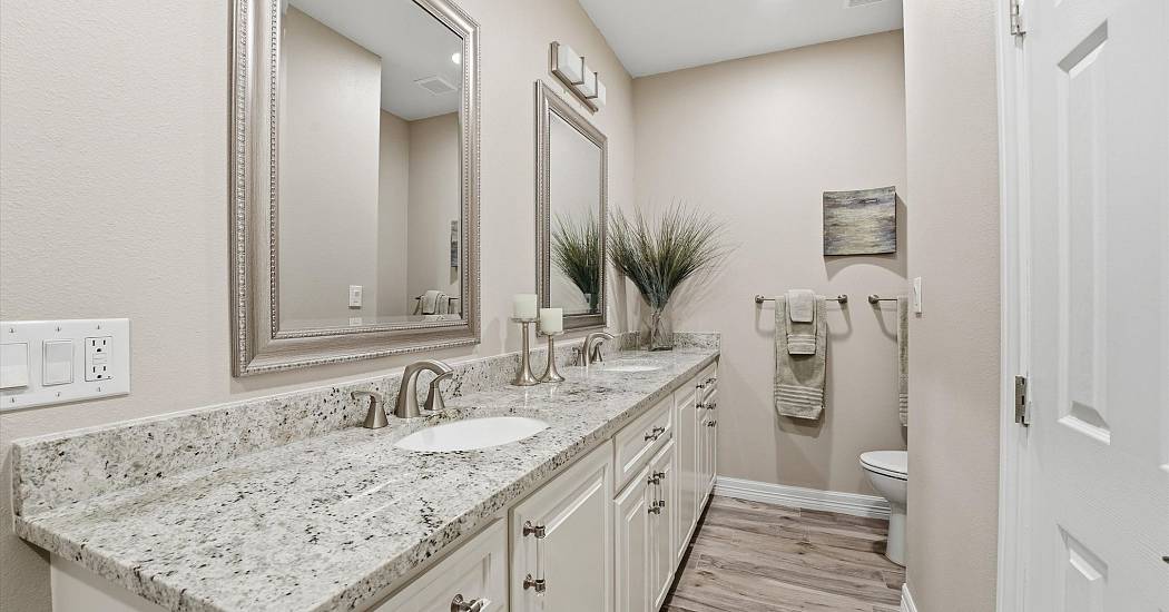 21-438 Amanda Cir-129.jpg