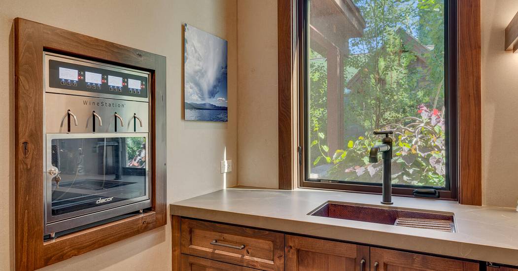 4250 N Lake Blvd Carnelian Bay-large-010-017-Wet Bar-1500x1000-72dpi.jpg