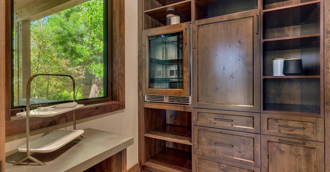 4250 N Lake Blvd Carnelian Bay-large-017-069-Butlers Pantry-1500x1000-72dpi.jpg