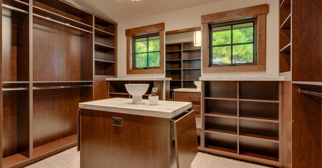 4250 N Lake Blvd Carnelian Bay-large-030-079-Primary Closet-1500x1000-72dpi.jpg
