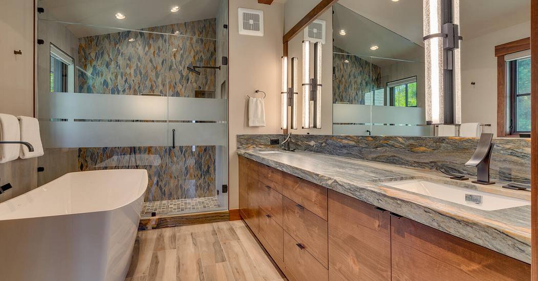 4250 N Lake Blvd Carnelian Bay-large-027-025-Primary Bathroom-1500x1000-72dpi.jpg