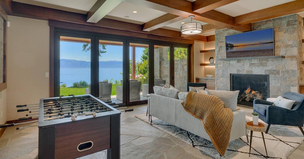 4250 N Lake Blvd Carnelian Bay-large-046-082-Family Room-1500x1000-72dpi.jpg