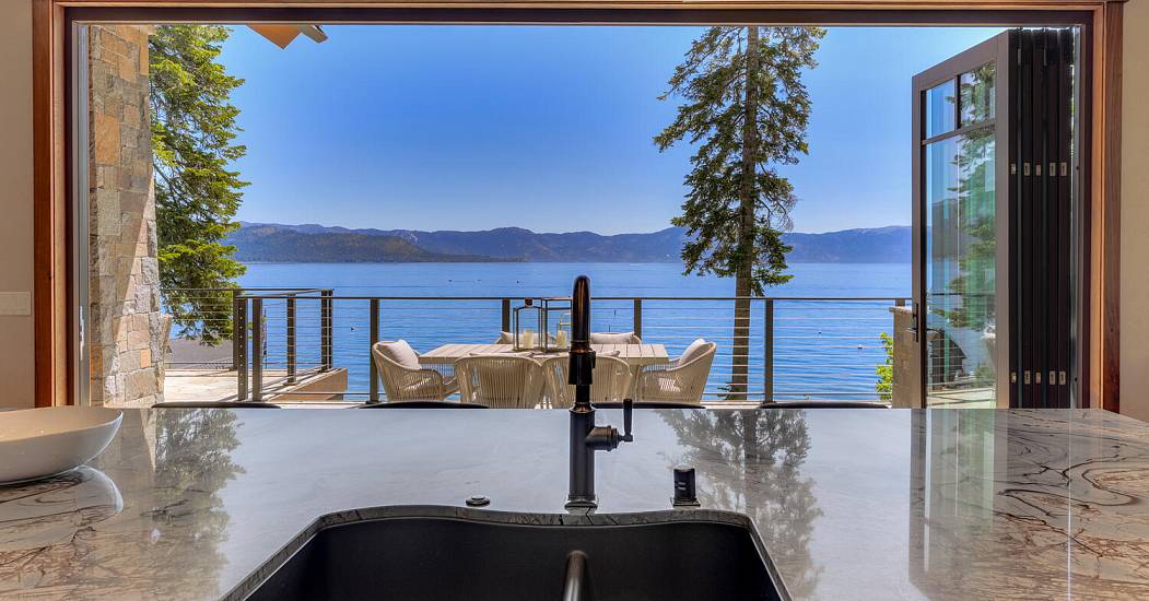 4250 N Lake Blvd Carnelian Bay-large-020-058-Kitchen-1500x1000-72dpi.jpg