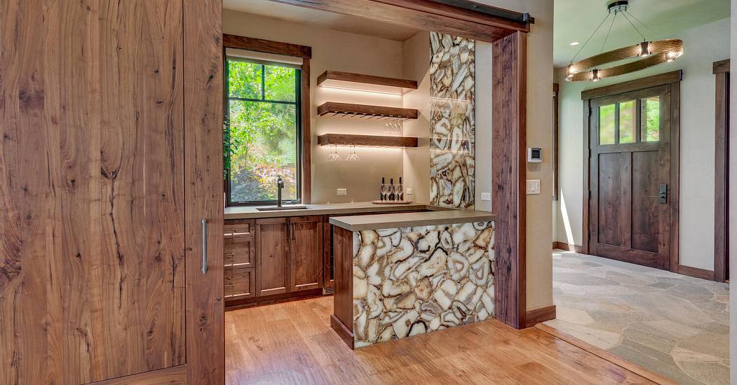 4250 N Lake Blvd Carnelian Bay-large-008-060-Wet Bar-1500x1000-72dpi.jpg