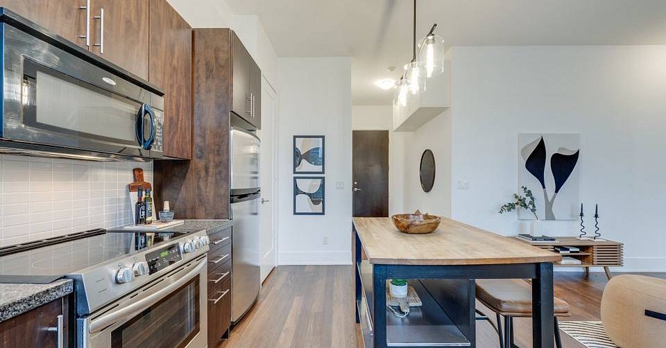 L3RycmViL2xpc3RpbmdzLzQzLzM4LzI0LzgyL3AvOTY3MTA0ZjYtM2Q3YS00N2EyLThiODQtYWVhNDgyMGRmMjgzLkpQRw.jpg