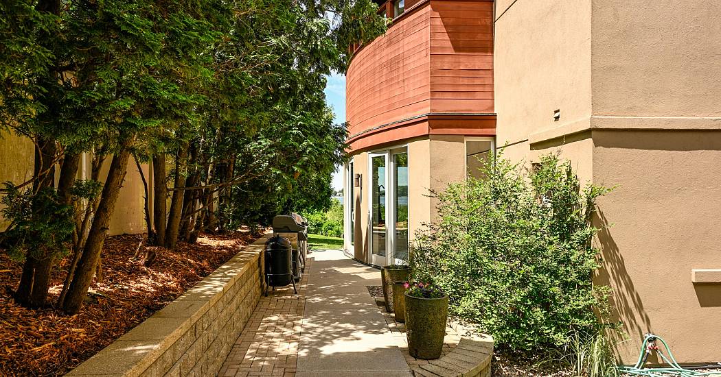 2026_4162_veith_ave_ss_mls-72.jpg