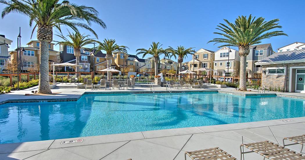 004_004_Community Pool.jpg