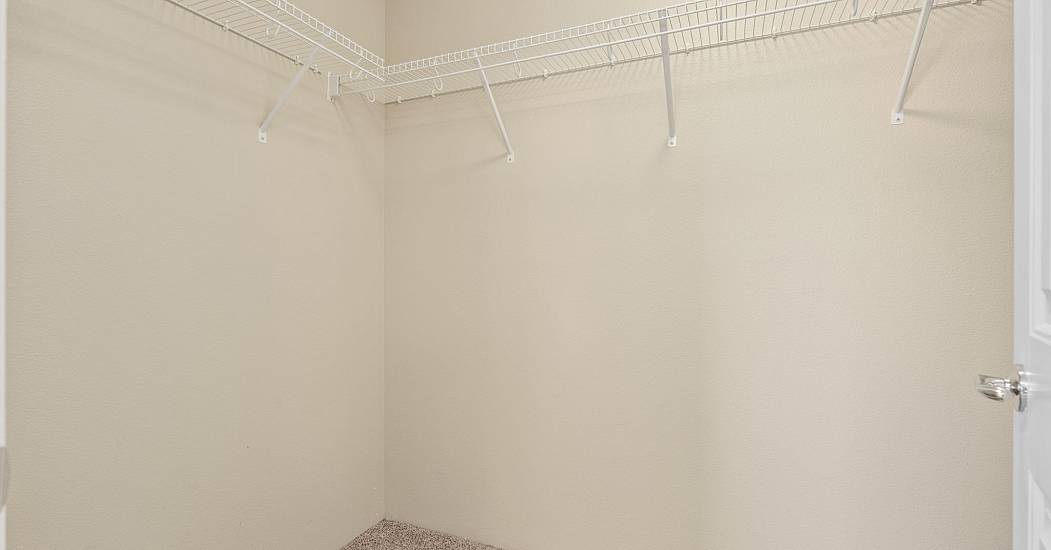 16_Walk_In_Closet.jpg