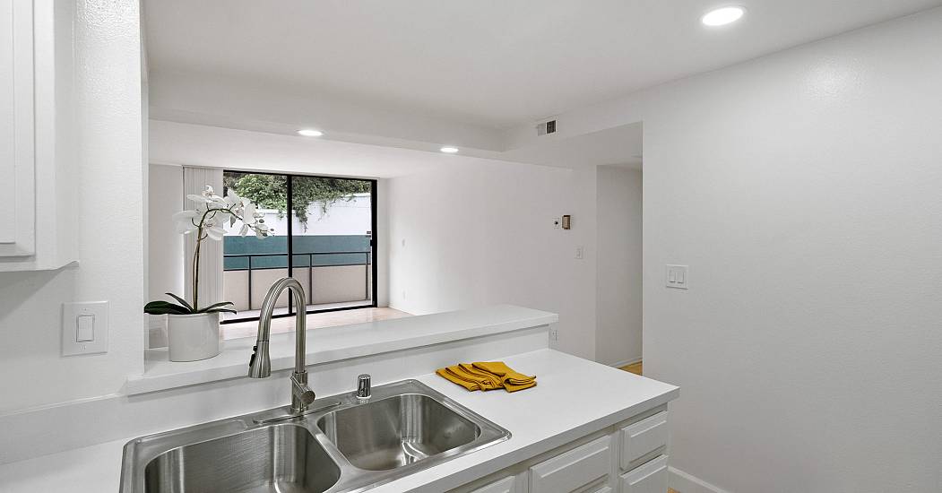 10535 Wilshire Blvd 410-18.jpg