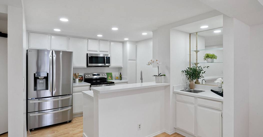 10535 Wilshire Blvd 410-14.jpg