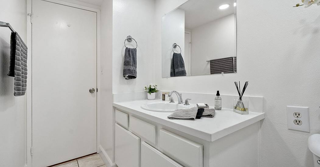 10535 Wilshire Blvd 410-34.jpg