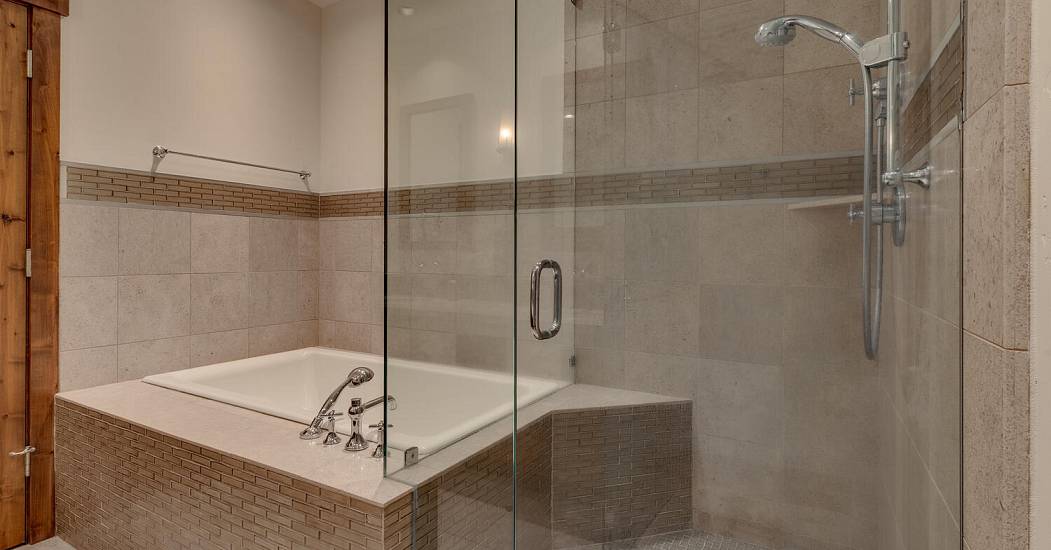 14040 Trailside Loop Truckee-large-020-032-Primary Bathroom-1500x1000-72dpi.jpg