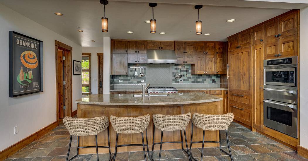 14040 Trailside Loop Truckee-large-011-028-Kitchen-1500x1000-72dpi.jpg