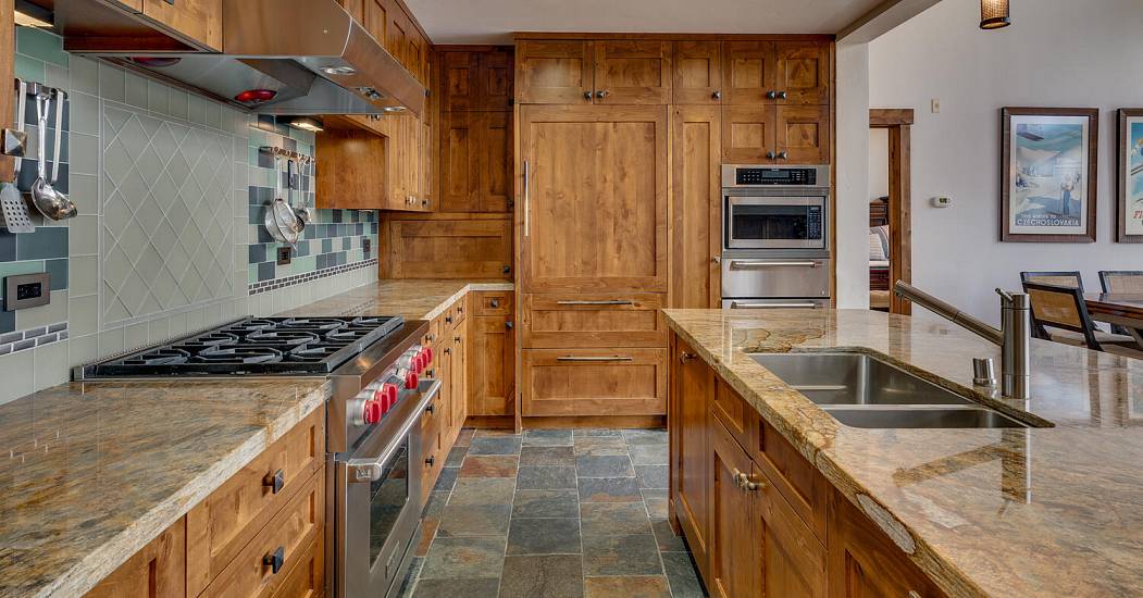 14040 Trailside Loop Truckee-large-012-022-Kitchen-1500x1000-72dpi.jpg