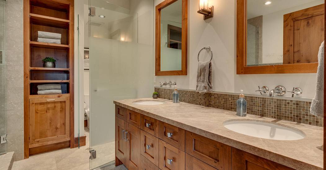 14040 Trailside Loop Truckee-large-032-052-Bathroom-1500x1000-72dpi.jpg