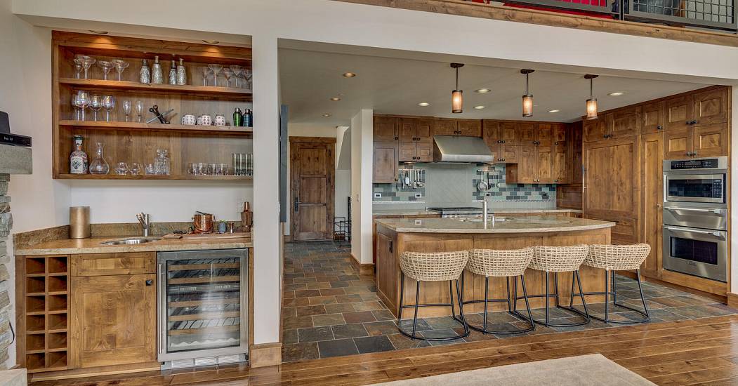 14040 Trailside Loop Truckee-large-010-027-KitchenWet Bar-1500x1000-72dpi.jpg