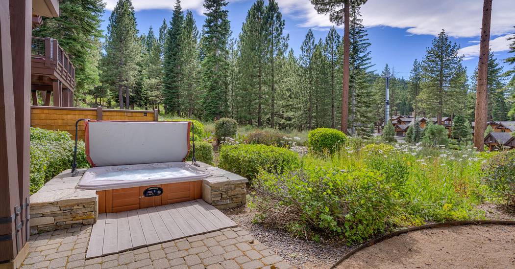 14040 Trailside Loop Truckee-large-035-050-Backyard-1500x1000-72dpi.jpg