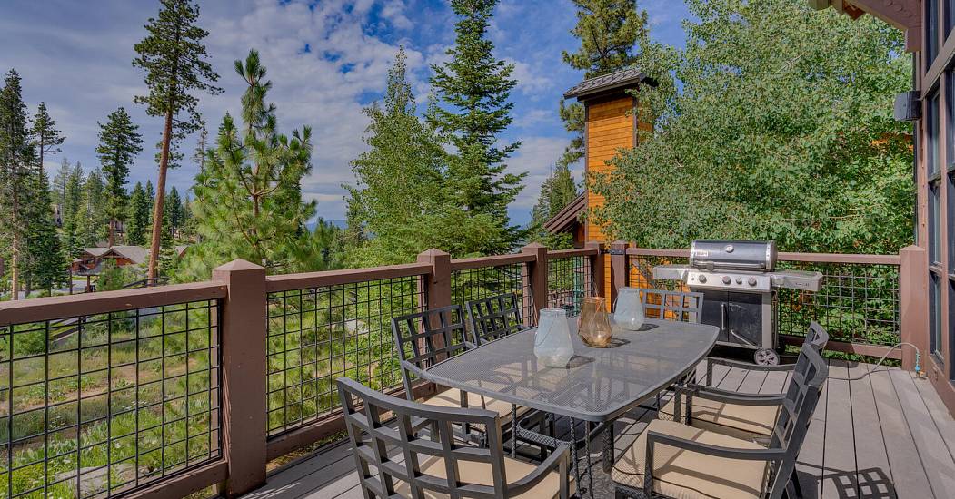 14040 Trailside Loop Truckee-large-016-031-Patio-1500x1000-72dpi.jpg