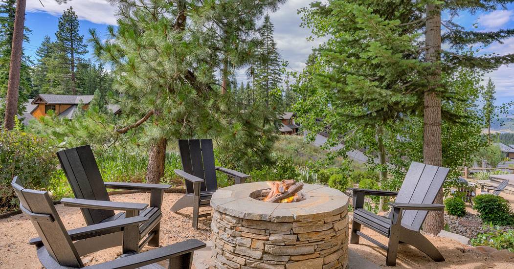 14040 Trailside Loop Truckee-large-037-029-Fire Pit-1500x1000-72dpi.jpg