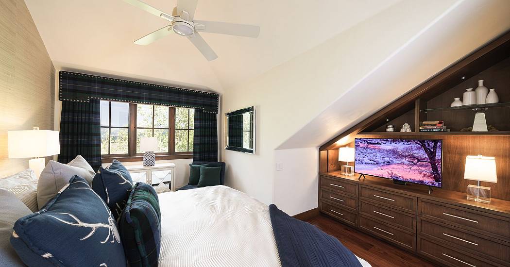 201_Settler's_Lodge_030.jpg