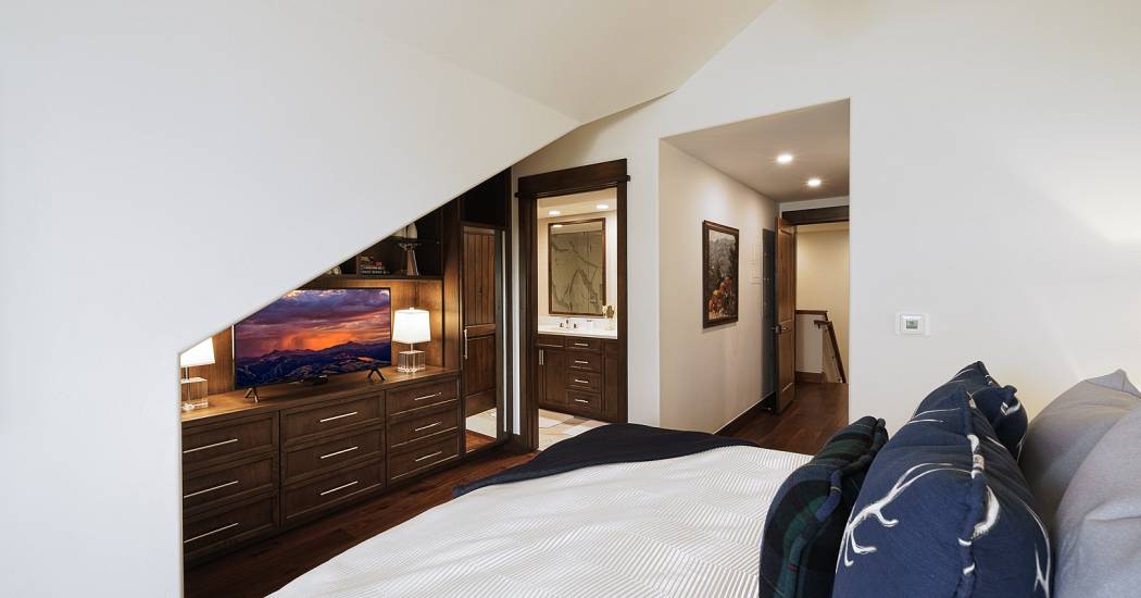 201_Settler's_Lodge_033.jpg