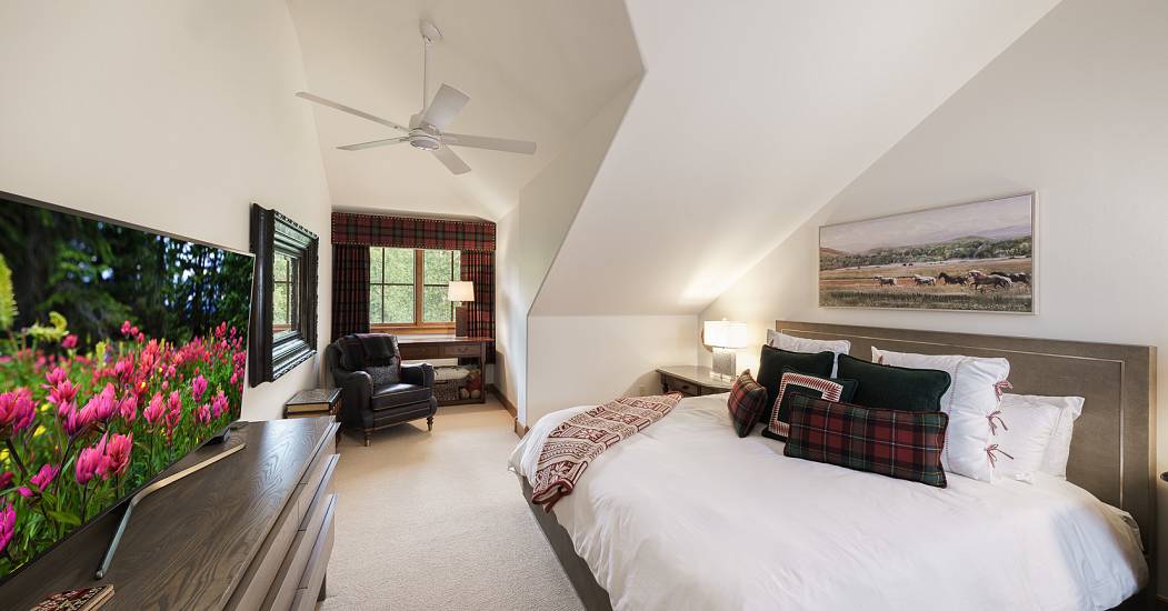 201_Settler's_Lodge_041.jpg