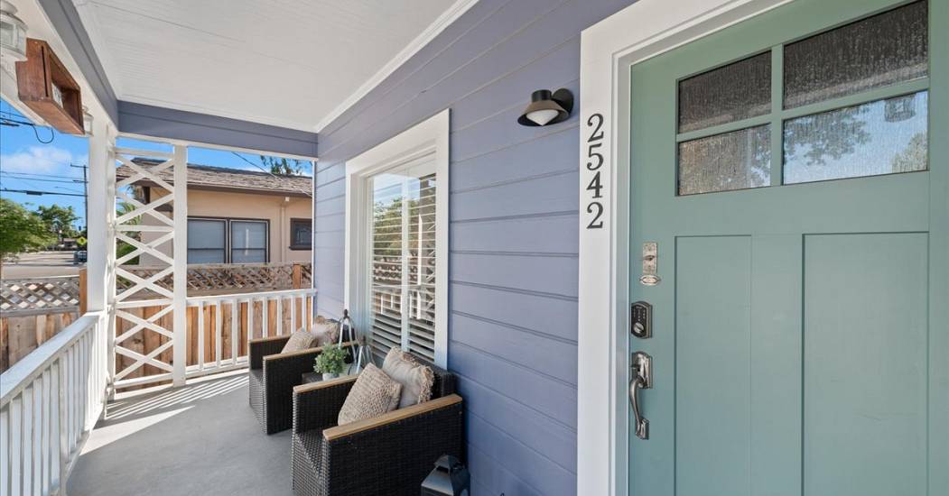 03-Front Porch.jpg