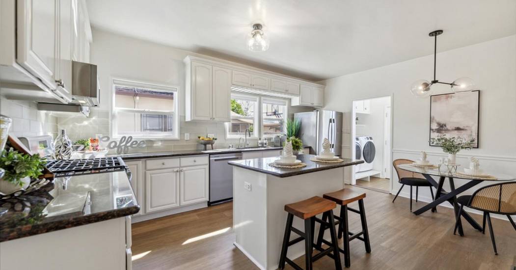 21-Kitchen.jpg