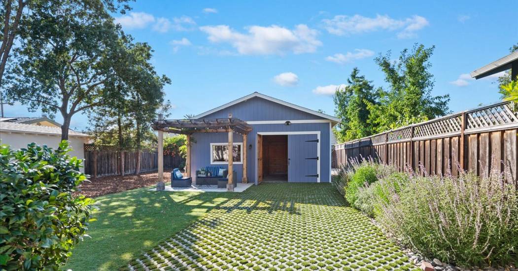31-Backyard and Garage.jpg