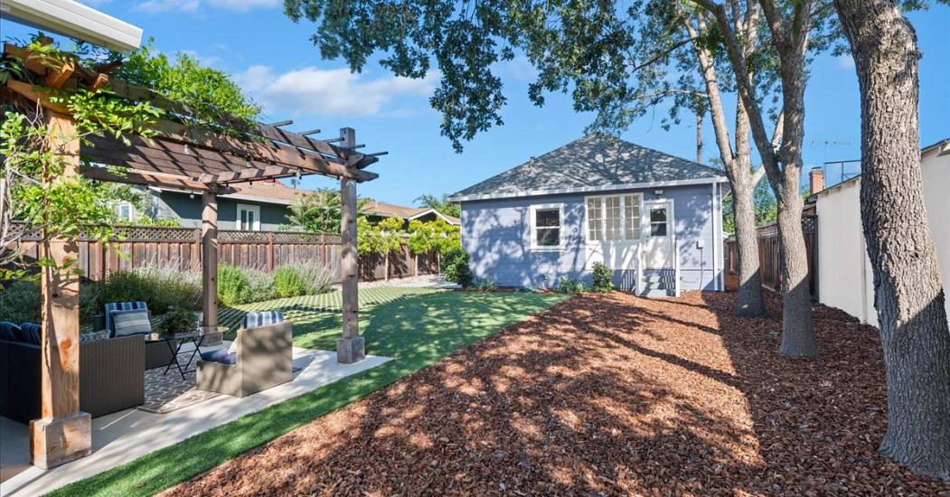 26-Backyard and Back of Home.jpg