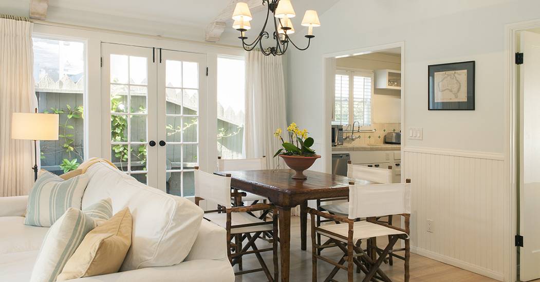 GuestHouseDiningRoomWeb.jpg